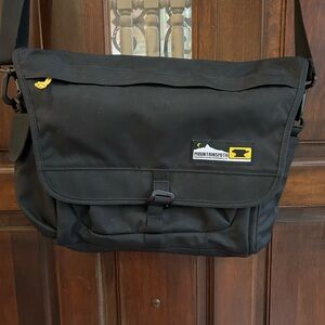 Mountainsmith Black Messenger Bag